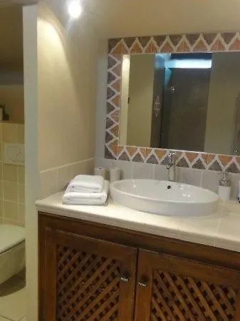 Guest house Le Vieux Bistrot Cabrieres-d'Avignon