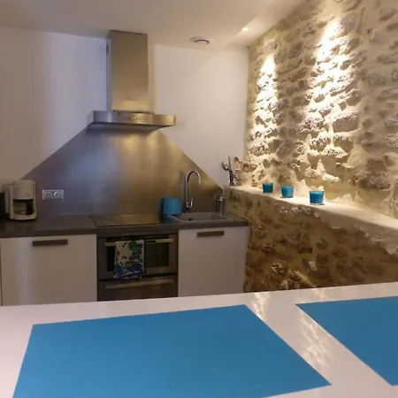 Le Vieux Bistrot 3* Cabrieres-d'Avignon