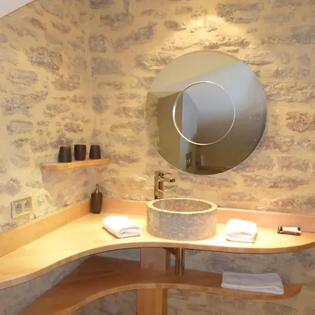 Le Vieux Bistrot Guest house Cabrieres-d'Avignon