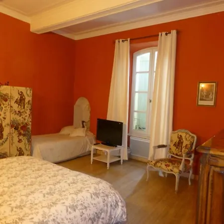 Le Vieux Bistrot 3* Cabrieres-d'Avignon