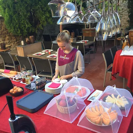 Le Vieux Bistrot 3* Cabrieres-d'Avignon